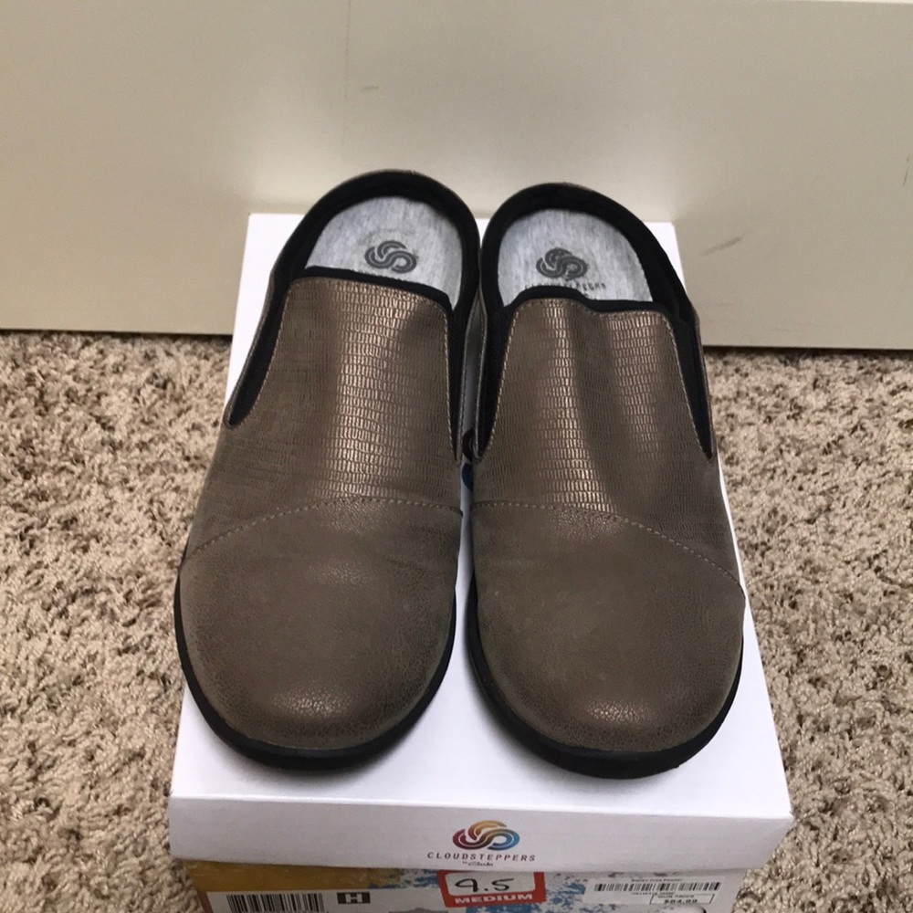 Clark’s cloudsteppers casual shoes